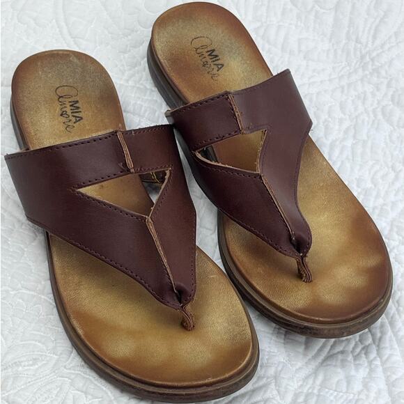 Mia Women's Tan T-Post Slip On Flat Summer Vacation Cruise Sandals - Size 8.5 - Picture 1 of 9